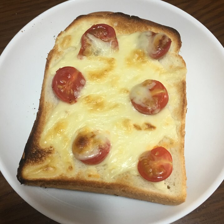 チーズトマトトースト